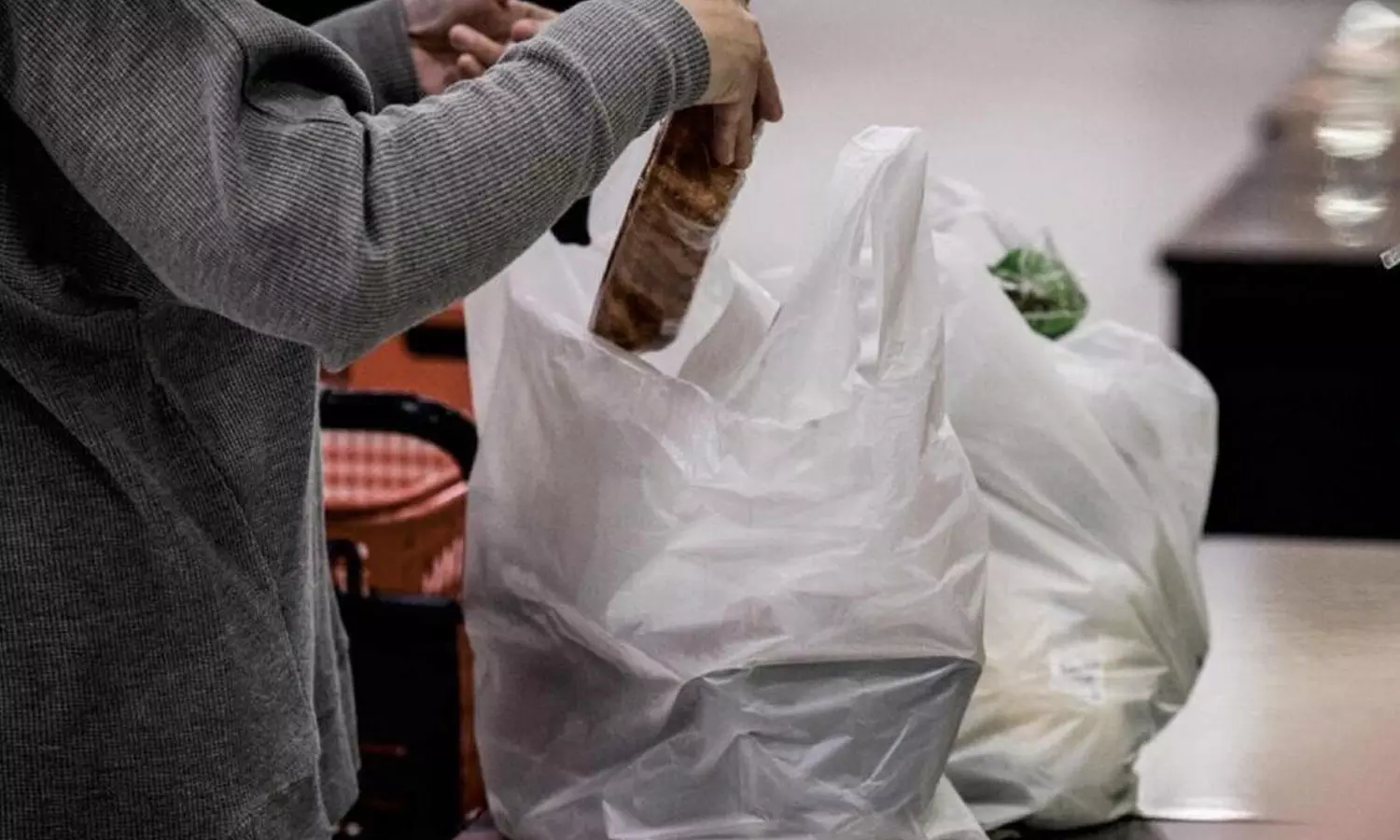 ദുബൈയിൽ ഒറ്റത്തവണ ബാഗുകൾക്ക്  നാളെ മുതൽ നിരോധനം