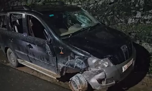 Drives Car Without Front Tire On Road