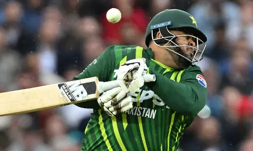 നെപ്പോട്ടിസത്തിന്‍റെ മകുടോദാഹരണം; അസംഖാനെതിരെ രൂക്ഷവിമര്‍ശനവുമായി പാക് ആരാധകര്‍