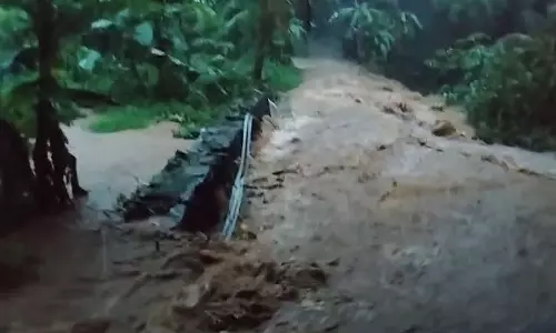 land slide in idukki due to heavy rain and ban for night travel