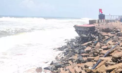 Fisherman goes missing after his boat overturned at Shangumugham beach in Thiruvananthapuram