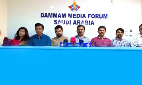 Raza Begum  arrives in Dammam for Ghazal show