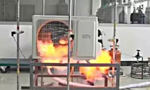 ആദ്യം എസി പൊട്ടിത്തെറിച്ചു, പിന്നീട് സിലിണ്ടറും; തുണിഫാക്ടറിയിൽ വൻ തീപിടിത്തം