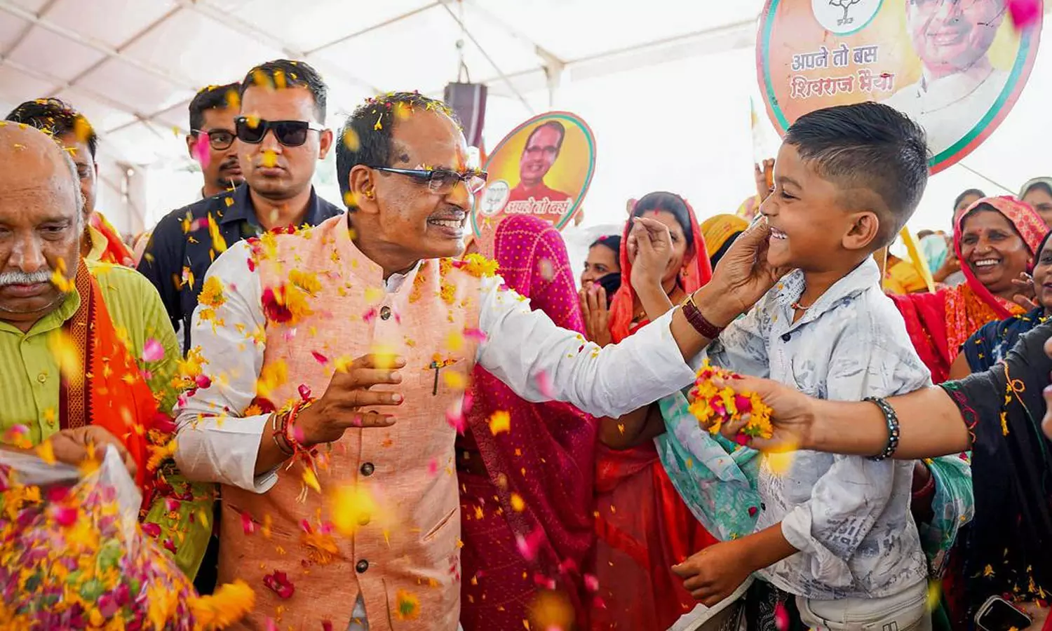 മധ്യപ്രദേശില് ബി.ജെ.പിയുടെ കുതിപ്പ്; മുഴുവന് മണ്ഡലങ്ങളിലും ലീഡ് മധ്യപ്രദേശില് ബി.ജെ.പിയുടെ കുതിപ്പ്; മുഴുവന് മണ്ഡലങ്ങളിലും ലീഡ്