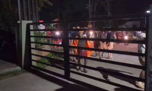 മീഡിയവണിന് നേരെ ബി.ജെ.പി പ്രവർത്തകരുടെ ആക്രമണം മീഡിയവണിന് നേരെ ബി.ജെ.പി പ്രവർത്തകരുടെ ആക്രമണം