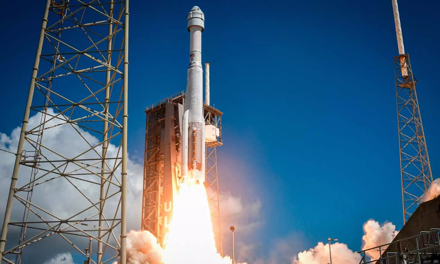 Starliner connects the spacecraft to the space station Starliner connects the spacecraft to the space station