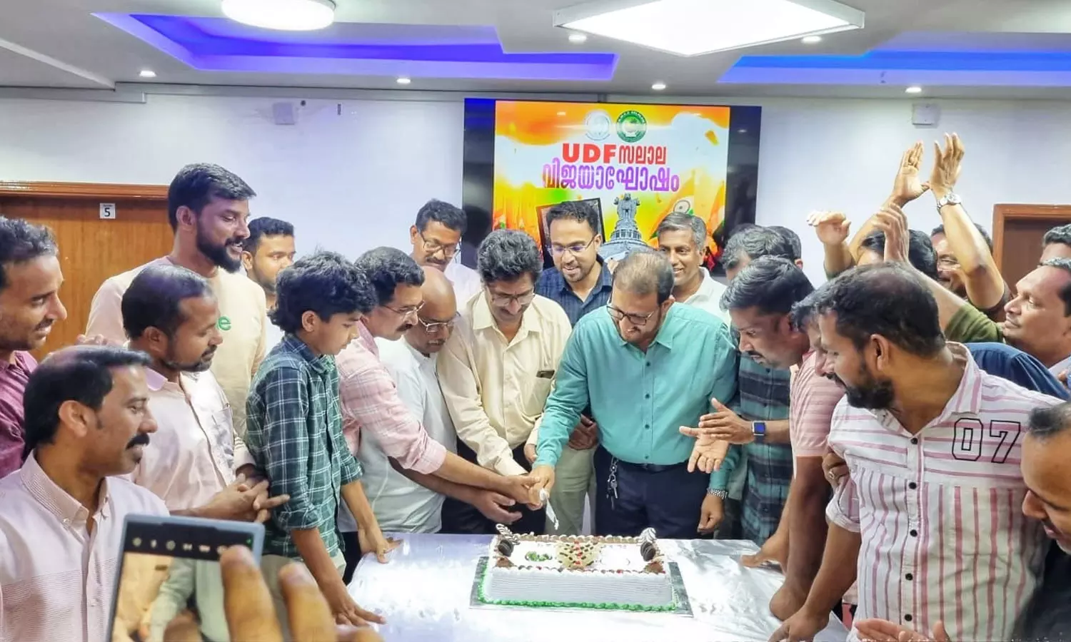 യു.ഡി.എഫ് സലാലയിൽ വിജയാഘോഷം സംഘടിപ്പിച്ചു യു.ഡി.എഫ് സലാലയിൽ വിജയാഘോഷം സംഘടിപ്പിച്ചു