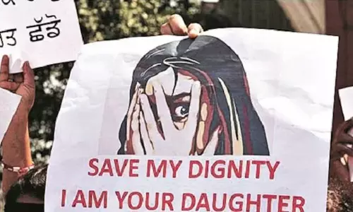 യു.പിയിൽ 15കാരിയെ സ്കൂളിൽ വച്ച് ബലാത്സം​ഗം ചെയ്ത് പ്രിൻസിപ്പൽ; കേസെടുത്തു