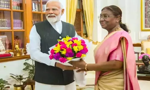രാഷ്ട്രപതിയെ കണ്ട് മോദി; സർക്കാർ രൂപീകരണത്തിനുള്ള ക്ഷണം കൈമാറി