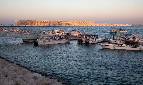 ആളും ആരവവുമായി ദോഹ ഓൾഡ് പോർട്ട് സംഘടിപ്പിച്ച മീൻ പിടിത്ത മത്സരം