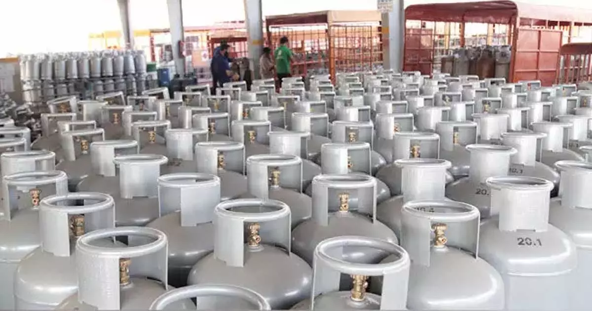 Omans Ministry of Commerce, Industry and Investment Promotion has announced that consumers will have to pay insurance fees for cooking gas cylinders from December this year. Omans Ministry of Commerce, Industry and Investment Promotion has announced that consumers will have to pay insurance fees for cooking gas cylinders from December this year.