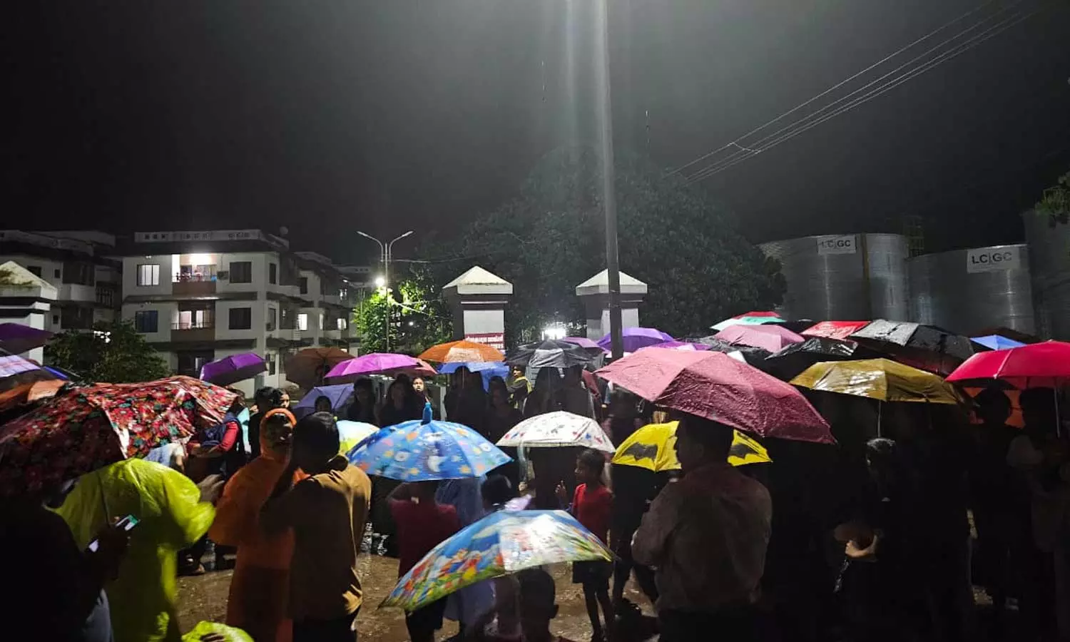 കോഴിക്കോട് മെഡിക്കൽ കോളജിൽ  മാലിന്യം നിക്ഷേപിക്കുന്നതിനെതിരെ പ്രതിഷേധം