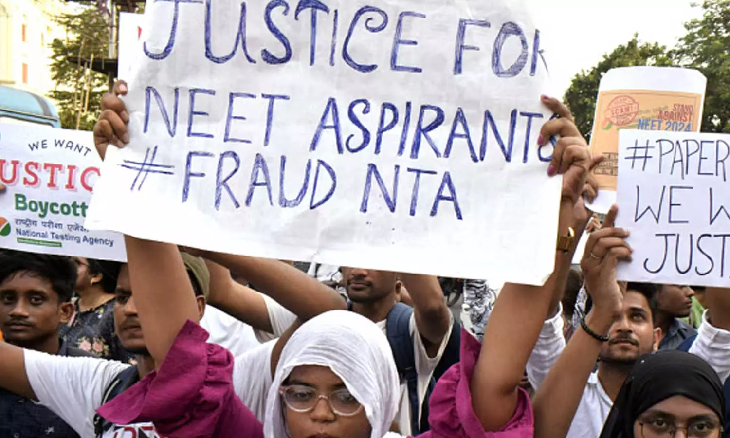 ഫിസിക്സിനും കെമിസ്ട്രിക്കും എട്ട് നിലയിൽ പൊട്ടി; എന്നിട്ടും നീറ്റിൽ 99% മാർക്ക് ഫിസിക്സിനും കെമിസ്ട്രിക്കും എട്ട് നിലയിൽ പൊട്ടി; എന്നിട്ടും നീറ്റിൽ 99% മാർക്ക്