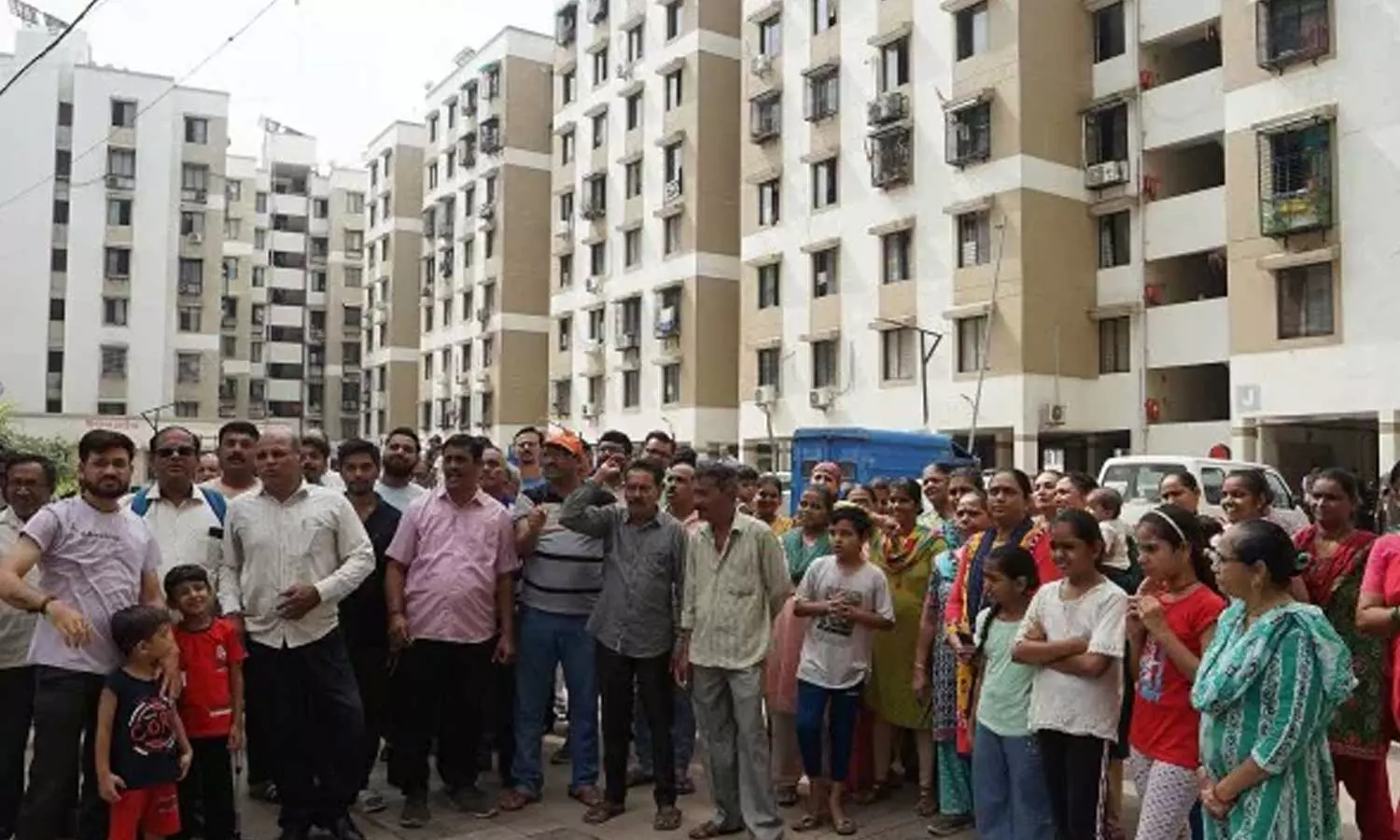 സർക്കാർ പദ്ധതിയിൽ മുസ്ലിം കുടുംബത്തിന് ഫ്ലാറ്റ് അനുവദിച്ചതിൽ ഗുജറാത്തിൽ പ്രതിഷേധം സർക്കാർ പദ്ധതിയിൽ മുസ്ലിം കുടുംബത്തിന് ഫ്ലാറ്റ് അനുവദിച്ചതിൽ ഗുജറാത്തിൽ പ്രതിഷേധം