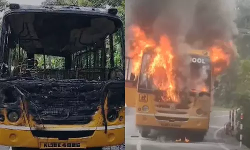 ആലപ്പുഴയിൽ സ്‌കൂള്‍ ബസിന് തീപിടിച്ചു; ഒഴിവായത് വൻ ദുരന്തം