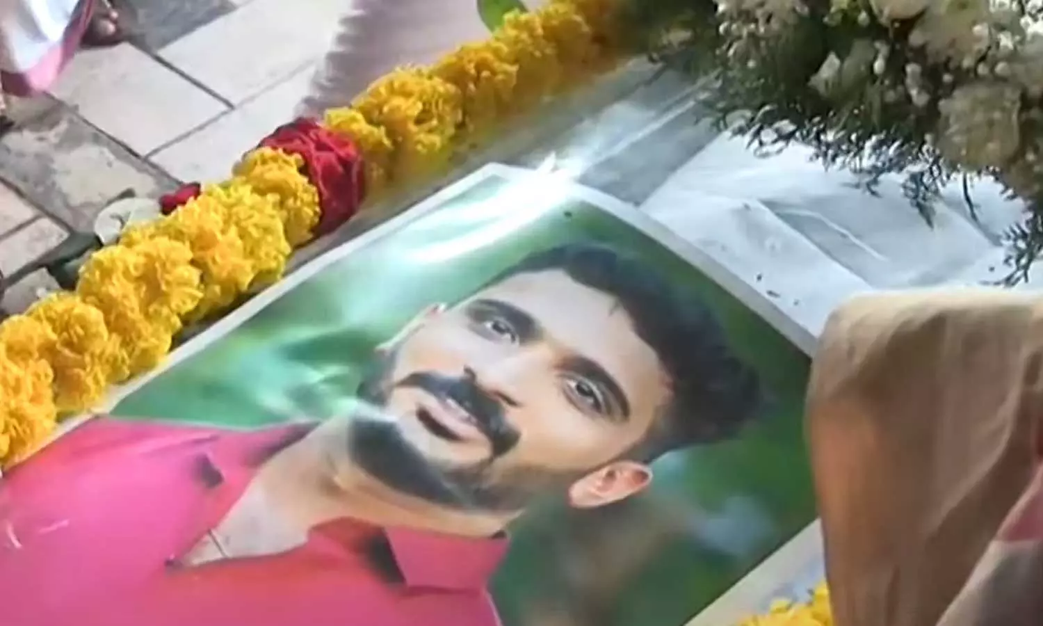 The bodies of the five dead cremated The bodies of the five dead cremated