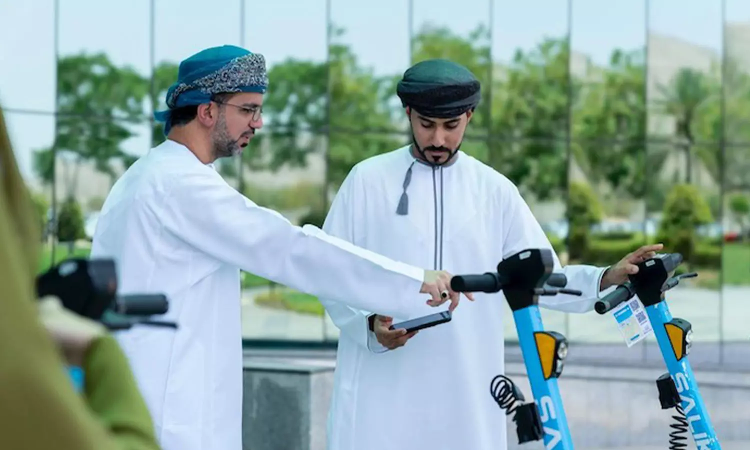 ഒമാനിൽ ഇലക്ട്രിക് സ്കൂട്ടറുകൾ ഉപയോഗിച്ച് സ്മാർട്ട് മൊബിലിറ്റി സേവന പരീക്ഷണം ആരംഭിച്ചു ഒമാനിൽ ഇലക്ട്രിക് സ്കൂട്ടറുകൾ ഉപയോഗിച്ച് സ്മാർട്ട് മൊബിലിറ്റി സേവന പരീക്ഷണം ആരംഭിച്ചു