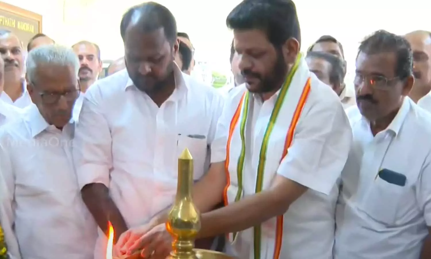 തൃശൂർ ഡിസിസി പ്രസിഡന്റ് ചുമതല ഏറ്റെടുത്ത് വി.കെ ശ്രീകണ്ഠൻ എം.പി