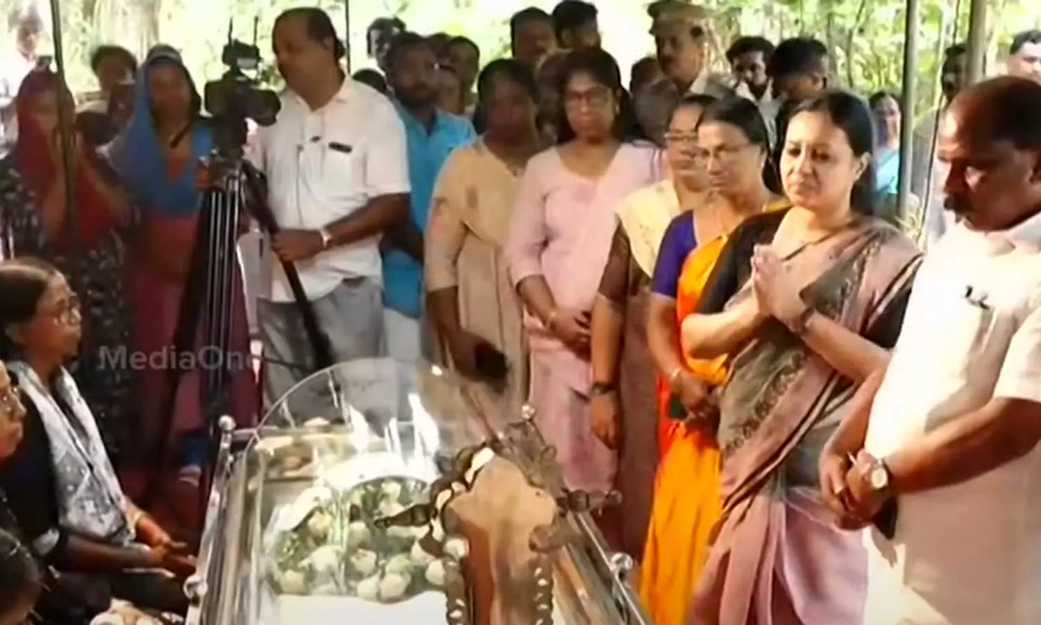 Kuwait fire; The bodies of three more cremated today