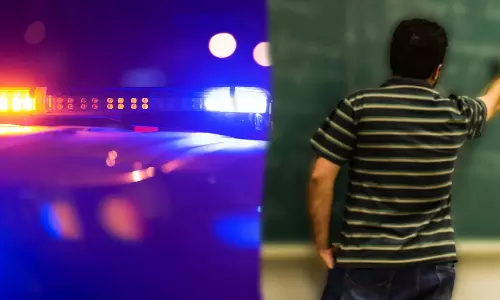 മുൻവൈരാഗ്യം; കണ്ണില്‍ മുളക്‌പൊടിയെറിഞ്ഞ് അധ്യാപകനെ കാമ്പസിലിട്ട് ക്രൂരമായി മർദിച്ചു; പൂർവവിദ്യാർഥിക്കെതിരെ കൊലപാതക ശ്രമത്തിന് കേസ്