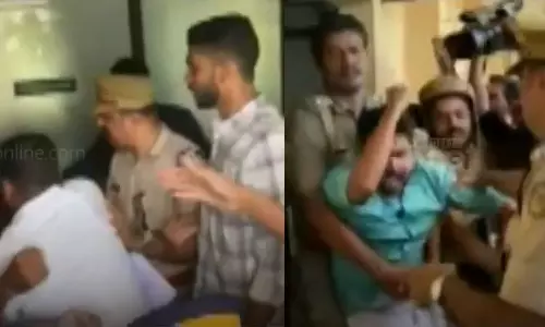 മലബാറിലെ സീറ്റ് പ്രതിസന്ധി; സീറ്റ് ലഭിക്കാത്ത വിദ്യാർഥികളുമായി KSU പ്രതിഷേധം