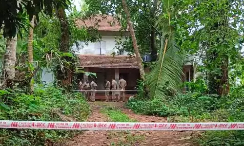 തേങ്ങ പെറുക്കാൻ പറമ്പിൽ പോയ വയോധികൻ ബോംബ് പൊട്ടി മരിച്ചു