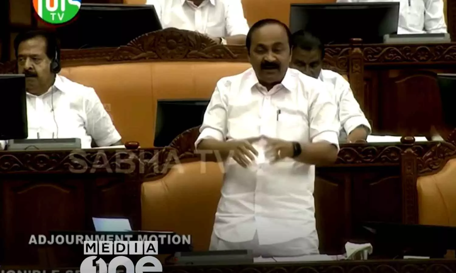 The ADGP raised the issue; The opposition leaders mic is turned off by the speaker, latest news malayalam, എഡിജിപി വിഷയം ഉന്നയിച്ചു; പ്രതിപക്ഷ നേതാവിൻറെ മൈക് ഓഫ് ചെയ്ത് സ്പീക്കർ