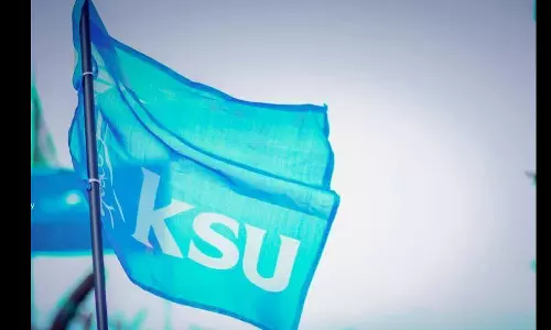 Minister V. Black flag for Shivankutty; District president of KSU was surrounded and taken into custody,latest news,മന്ത്രി വി. ശിവൻകുട്ടിക്ക് കരിങ്കൊടി; കെ.എസ്.യു ജില്ലാ പ്രസിഡന്റിനെ വീട് വളഞ്ഞ് കസ്റ്റഡിയിലെടുത്തു Minister V. Black flag for Shivankutty; District president of KSU was surrounded and taken into custody,latest news,മന്ത്രി വി. ശിവൻകുട്ടിക്ക് കരിങ്കൊടി; കെ.എസ്.യു ജില്ലാ പ്രസിഡന്റിനെ വീട് വളഞ്ഞ് കസ്റ്റഡിയിലെടുത്തു