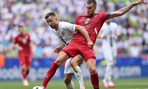 യൂറോയിൽ ലാസ്റ്റ്മിനിറ്റ് ഡ്രാമ; സ്ലൊവേനിയയെ സമനിലയിൽ പിടിച്ച് സെർബിയ