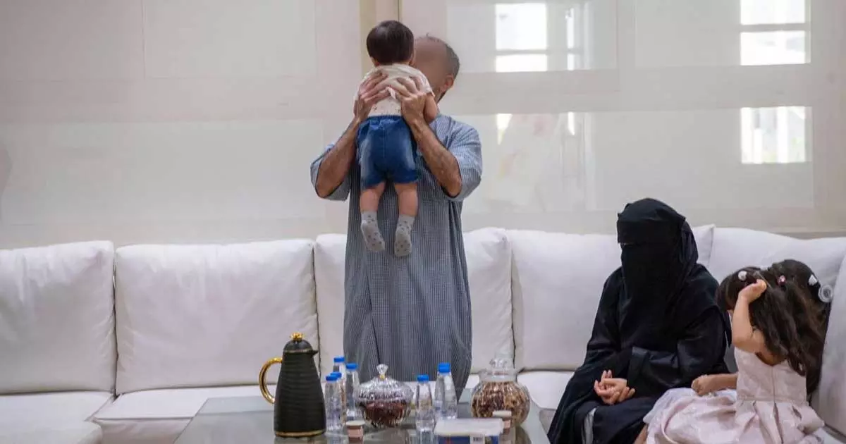 Prisoner meets eight-month-old kid for the first time on World Fathers Day. Ras Al Khaimah Police has arranged this opportunity. Prisoner meets eight-month-old kid for the first time on World Fathers Day. Ras Al Khaimah Police has arranged this opportunity.