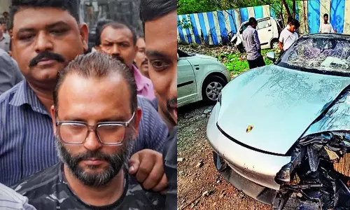 മകനെ രക്ഷിക്കാൻ രക്തസാമ്പിളിൽ തിരിമറി; പോർഷെ അപകടത്തിൽ 17കാരന്റെ പിതാവിന് ജാമ്യം മകനെ രക്ഷിക്കാൻ രക്തസാമ്പിളിൽ തിരിമറി; പോർഷെ അപകടത്തിൽ 17കാരന്റെ പിതാവിന് ജാമ്യം