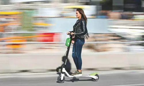 ഇ-സ്‌കൂട്ടർ അപകടം; ആറു മാസത്തിനിടെ ദുബൈയിൽ മരിച്ചത് നാലുപേർ