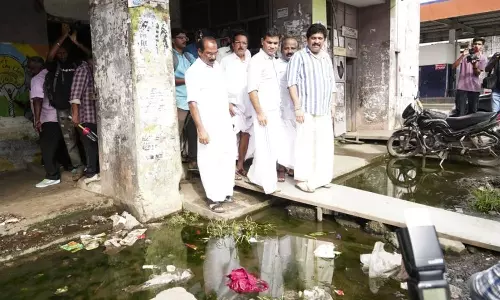 KB Ganesh kumar, KSRTC bus stand, Ernakulam KSRTC bus stand,latest malayalam news,എറണാകുളം  കെഎസ്ആർടിസി ബസ് സ്റ്റാന്‍റ് ,കൊച്ചി,മഴദുരിതം,മന്ത്രി ഗണേഷ്കുമാര്‍
