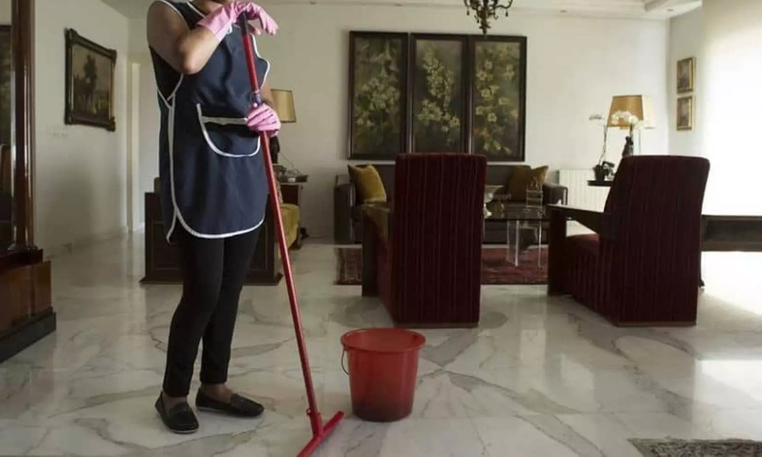 In Saudi Arabia, domestic workers are advised not to pay their salaries in cash In Saudi Arabia, domestic workers are advised not to pay their salaries in cash