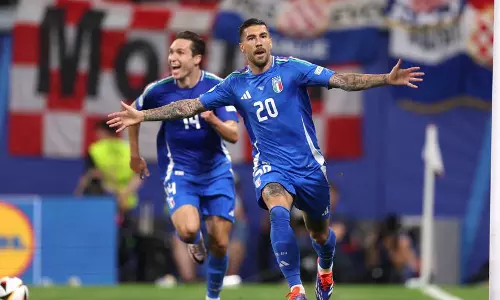 ലാസ്റ്റ് മിനിറ്റ് ത്രില്ലര്‍; അസൂറിപ്പട പ്രീക്വാര്‍ട്ടറില്‍