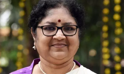 പ്രമേയപരമായ പുതുമയും കയ്യടക്കത്തോടെയുള്ള പരിചരണവുമുള്ള സിനിമ; ഉള്ളൊഴുക്കിനെ പ്രശംസിച്ച് മന്ത്രി ആര് ബിന്ദു പ്രമേയപരമായ പുതുമയും കയ്യടക്കത്തോടെയുള്ള പരിചരണവുമുള്ള സിനിമ; ഉള്ളൊഴുക്കിനെ പ്രശംസിച്ച് മന്ത്രി ആര് ബിന്ദു