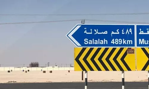 National Center for Statistics and Information (NCSI) said that during the Kharif season, most of the tourists from Oman and neighboring countries to Salalah in Dhofar Governorate prefer to travel by road.