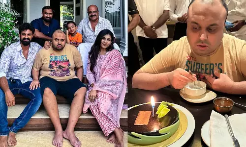 ‘ഒരച്ഛനിൽ മകനെ കണ്ടപ്പോൾ’ നടൻ സിദ്ദീഖിനെയും മകൻ സാപ്പിയെയും കുറിച്ച് അനൂപ് സത്യന്റെ കുറിപ്പ് ‘ഒരച്ഛനിൽ മകനെ കണ്ടപ്പോൾ’ നടൻ സിദ്ദീഖിനെയും മകൻ സാപ്പിയെയും കുറിച്ച് അനൂപ് സത്യന്റെ കുറിപ്പ്