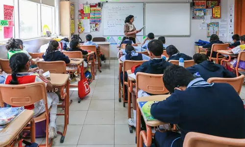 Physical ailments and breathing problems in the classroom: more than 50 children in hospital,latets news malayalam