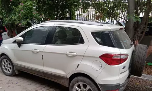 കാർ നിർത്തി ദമ്പതികൾ കടയിൽ കയറി; കുട്ടികളുൾപ്പടെ കാറുമായി കടന്നുകളഞ്ഞ് മോഷ്ടാവ്