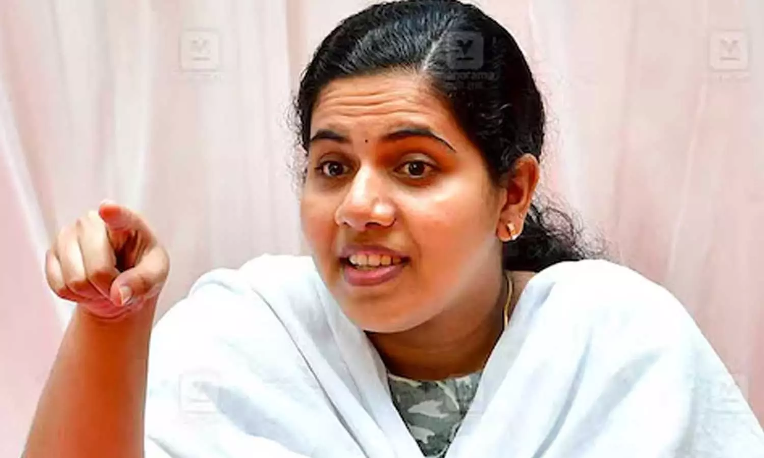 Haughty behavior caused contempt among the people; CPM district committee severely criticized the mayor,arya rajenderan,latest news malayalamഅഹങ്കാരം നിറഞ്ഞ പെരുമാറ്റം ജനങ്ങൾക്കിടയിൽ അവമതിപ്പുണ്ടാക്കി; സി.പി.എം ജില്ലാ കമ്മിറ്റിയിൽ മേയർക്ക് രൂക്ഷവിമർശനം