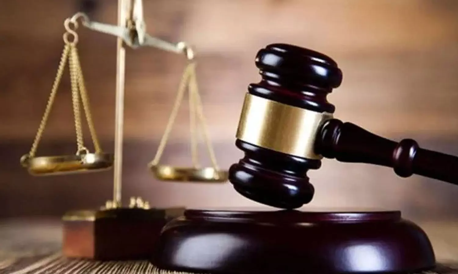 Saudi Traffic Directorate says that if you follow ambulances, you will be fined Saudi Traffic Directorate says that if you follow ambulances, you will be fined