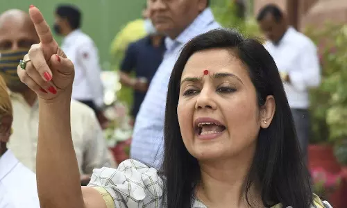 ‘എന്റെ ഗർഭപാത്രം നഷ്ടപ്പെട്ടു, എന്റെ വീട് നഷ്ടപ്പെട്ടു പകരം ഞാനെന്ത് നേടിയെന്ന് അറിയാമോ? പാർലമെന്റിൽ മഹുവയുടെ തീപ്പൊരി പ്രസംഗം