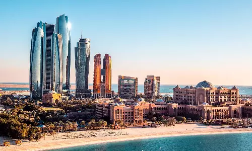 അബൂദബിയിൽ ടൂറിസ്റ്റ് ഗൈഡുകളാകാൻ പ്രത്യേക പരിശീലനം; സ്വദേശികൾക്കും പ്രവാസികൾക്കും അവസരം