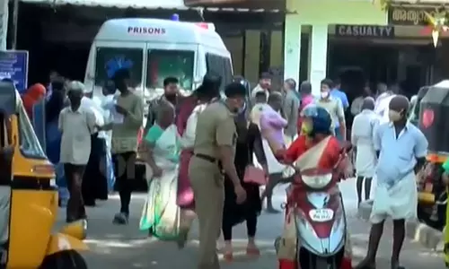 സംസ്ഥാനത്ത് പനിബാധിതരുടെ എണ്ണം ഉയരുന്നു; കണക്കുകൾ പുറത്തുവിടാത്ത സർക്കാർ സംസ്ഥാനത്ത് പനിബാധിതരുടെ എണ്ണം ഉയരുന്നു; കണക്കുകൾ പുറത്തുവിടാത്ത സർക്കാർ