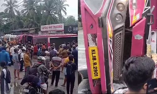 Kozhikode ,bus accident Kozhikode,korappuzha,latest malayalam news,ബസപകടം,കോരപ്പുഴ പാലം,കോഴിക്കോട് ബസ് അപകടം