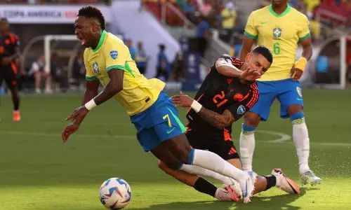 ഒടുവിൽ കുറ്റസമ്മതം നടത്തിയല്ലേ..? ; റഫറിക്ക്​ പിഴച്ചെന്ന്​ കോൻമെബോൽ