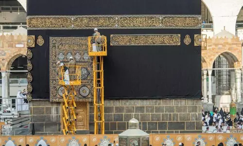 കഅ്ബയുടെ കി‍സ്‍വ മാറ്റൽ കർമം ഞായറാഴ്ച നടക്കും