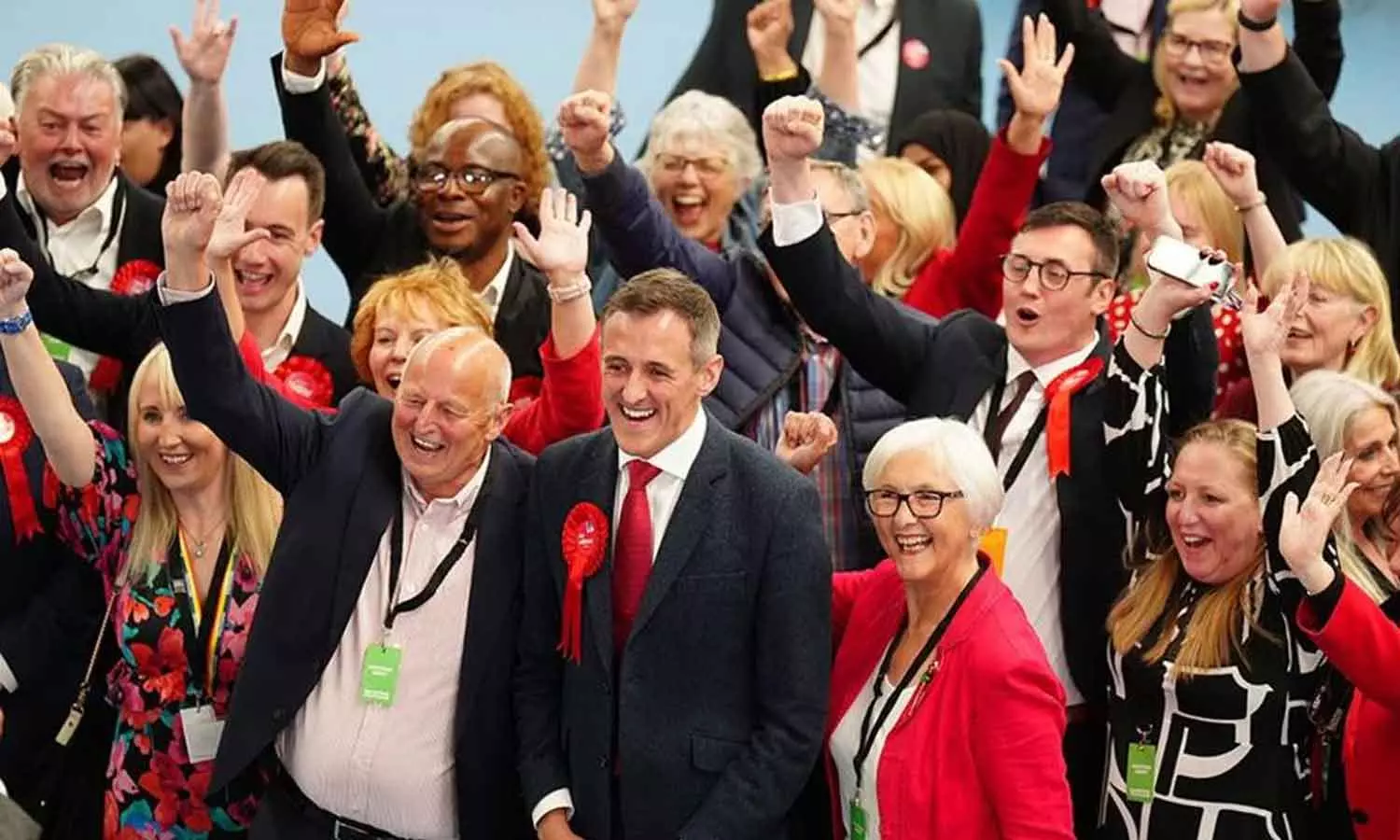 Labour set for general election landslide as early results come in