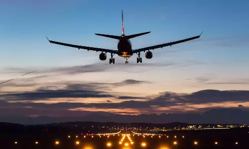 മൂന്നിരട്ടി ടിക്കറ്റ് നിരക്ക്, സർവീസ് റദ്ദാക്കൽ; പതിവ് പോലെ പ്രവാസികളെ വട്ടം കറക്കി വിമാന കമ്പനികൾ